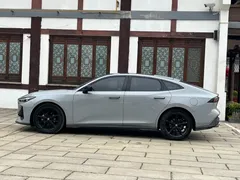 2022 Changan UNI-V 1.5T Premium — фото 4