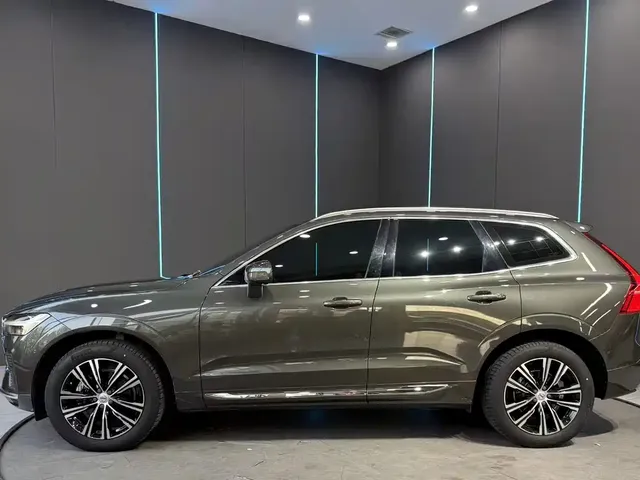 2022 Volvo XC60 4WD Luxury