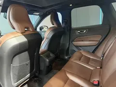 2022 Volvo XC60 4WD Luxury — фото 10