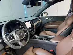2022 Volvo XC60 4WD Luxury — фото 11