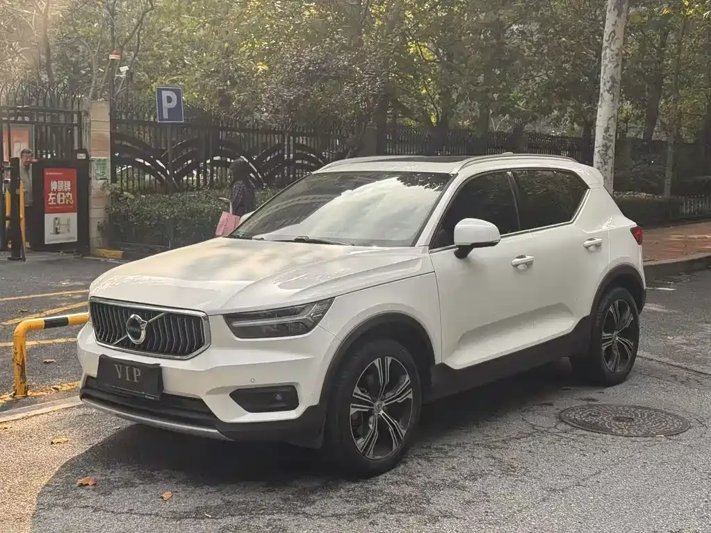2021 Volvo XC40 4WD Sport