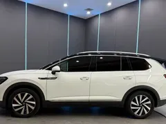 2022 Volkswagen Talagon 380TSI 4WD Luxury Pro 6-seat, белый — фото 4