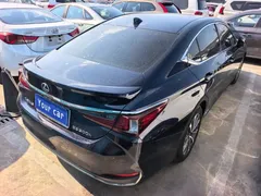 2022 Lexus ES 300h Excellence, чёрный — фото 5