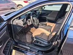 2022 Lexus ES 300h Excellence, чёрный — фото 7