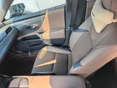 2022 Lexus ES 300h Excellence, чёрный — фото 10