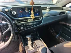 2022 Lexus ES 300h Excellence, чёрный — фото 12