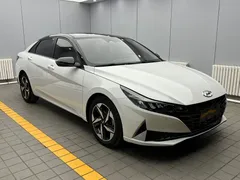 2022 Hyundai Elantra 1.5L CVT LUX Premium, белый — фото 3
