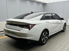 2022 Hyundai Elantra 1.5L CVT LUX Premium, белый — фото 6