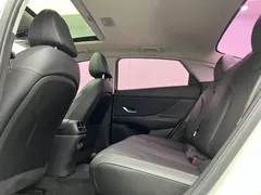 2022 Hyundai Elantra 1.5L CVT LUX Premium, белый — фото 8