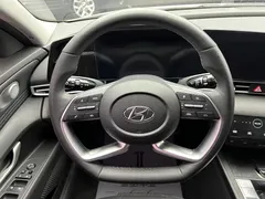 2022 Hyundai Elantra 1.5L CVT LUX Premium, белый — фото 10