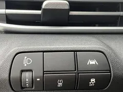 2022 Hyundai Elantra 1.5L CVT LUX Premium, белый — фото 15