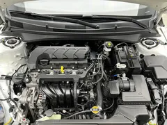 2022 Hyundai Elantra 1.5L CVT LUX Premium, белый — фото 18
