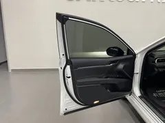 2019 Toyota Camry 2.0G Luxury, белый — фото 12