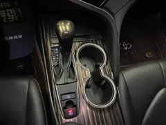 2019 Toyota Camry 2.0G Luxury, белый — фото 14