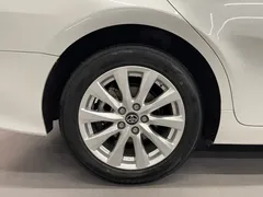 2019 Toyota Camry 2.0G Luxury, белый — фото 32