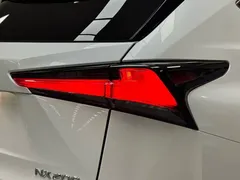 2020 Lexus NX 200 2WD, белый — фото 20