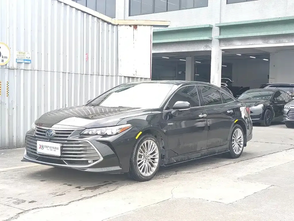 2019 Toyota Avalon Hybrid 2.5L Luxury