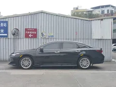 2019 Toyota Avalon Hybrid 2.5L Luxury, чёрный — фото 4