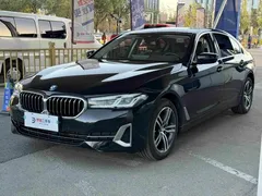 2023 BMW 5 Series 530Li Leading Luxury Package, чёрный — фото 1