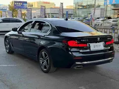2023 BMW 5 Series 530Li Leading Luxury Package, чёрный — фото 13