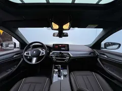 2021 BMW 5 Series 530Li xDrive Luxury Package, белый — фото 8