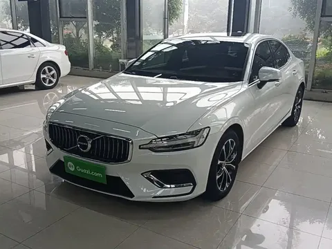 2022 Volvo S60 B4 Luxury