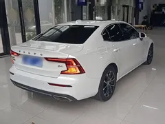 2022 Volvo S60 B4 Luxury, белый — фото 7