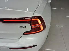 2022 Volvo S60 B4 Luxury, белый — фото 8