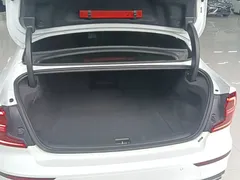 2022 Volvo S60 B4 Luxury, белый — фото 19