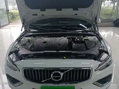 2022 Volvo S60 B4 Luxury, белый — фото 20