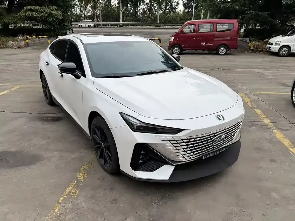 2023 Changan UNI-V iDD PHEV 1.5T 113km