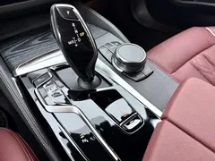 2022 BMW 5 Series 530Li Leading M Sport Package, чёрный — фото 9