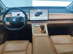 2026 Leapmotor C16 EREV 280 Lidar 6-seat, чёрный — фото 12