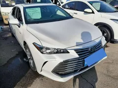 2019 Toyota Avalon Hybrid 2.5L Luxury, белый — фото 3