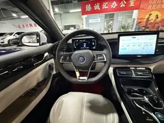 2024 BYD Qin PLUS Honor DM-i PHEV 55km Leading, белый — фото 8