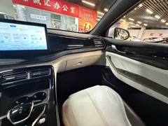 2024 BYD Qin PLUS Honor DM-i PHEV 55km Leading, белый — фото 9