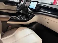 2024 BYD Qin PLUS Honor DM-i PHEV 55km Leading, белый — фото 10
