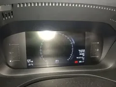 2021 Volvo XC60 4WD Luxury, белый — фото 12