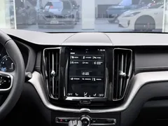 2021 Volvo XC60 4WD Sport, синий — фото 13