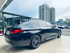 2021 BMW 5 Series 525Li M Sport Package, чёрный — фото 4