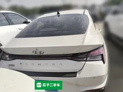 2021 Hyundai Elantra 1.5L CVT LUX Premium, белый — фото 3
