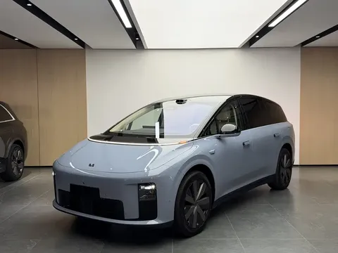 2025 Li Auto i8 Standard