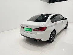 2021 BMW 5 Series 535Le PHEV M Sport, белый — фото 3