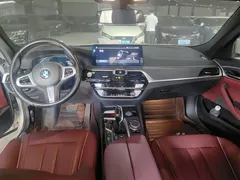 2021 BMW 5 Series 535Le PHEV M Sport, белый — фото 5