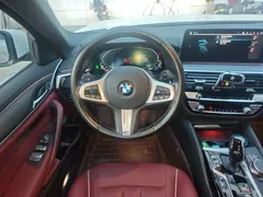 2021 BMW 5 Series 535Le PHEV M Sport, белый — фото 6