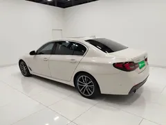 2021 BMW 5 Series 535Le PHEV M Sport, белый — фото 26