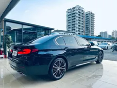2023 BMW 5 Series 530Li Leading M Sport Package, чёрный — фото 7