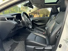 2021 Toyota Corolla Hybrid 1.8L E-CVT Elite, белый — фото 4