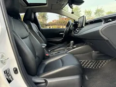 2021 Toyota Corolla Hybrid 1.8L E-CVT Elite, белый — фото 7