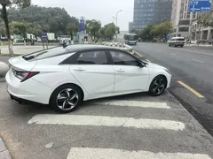 2021 Hyundai Elantra 1.5L CVT LUX Premium, белый — фото 4